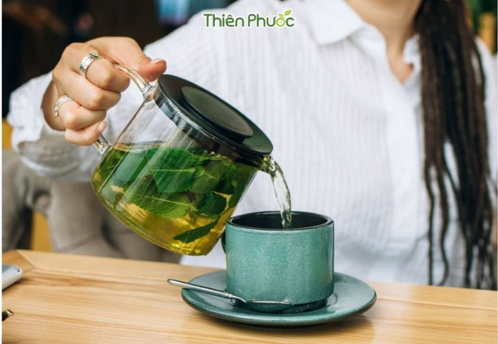 Những lưu ý khi uống trà đối với người bị dạ dày hoặc huyết áp